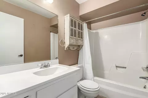 Bath - 1102 E Cheryl Dr, Phoenix, AZ 85020 photo 2 of 2
