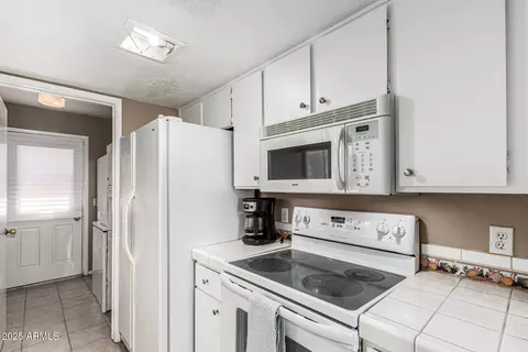 Kitchen - 1102 E Cheryl Dr, Phoenix, AZ 85020 photo 2 of 3