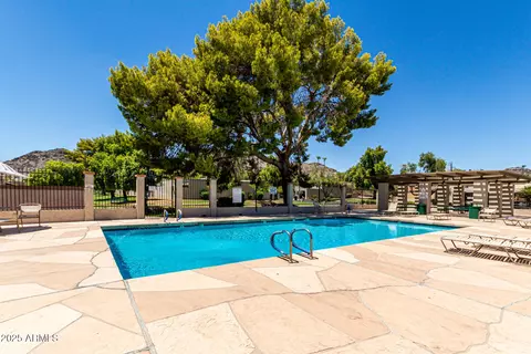 Exterior - 1102 E Cheryl Dr, Phoenix, AZ 85020 photo 8 of 10