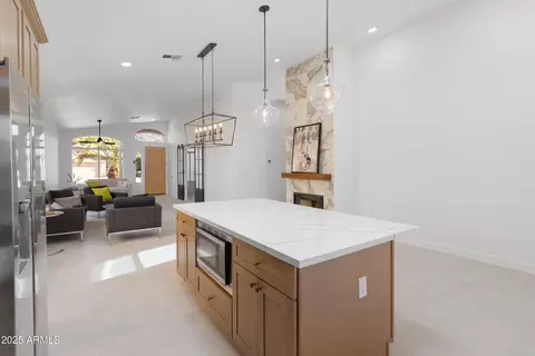 Kitchen - 1349 E Sapium Way, Phoenix, AZ 85048 photo 4 of 5