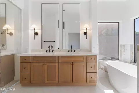 Bath - 1349 E Sapium Way, Phoenix, AZ 85048 photo 2 of 3