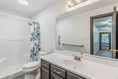 Bath - 140 E Pony Ln, Gilbert, AZ 85295 photo 5 of 9