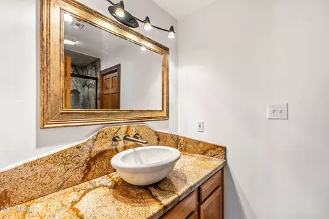 Bath - 140 E Pony Ln, Gilbert, AZ 85295 photo 1 of 9