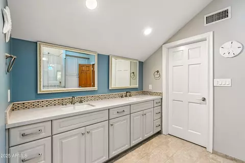 Bath - 140 E Pony Ln, Gilbert, AZ 85295 photo 7 of 9