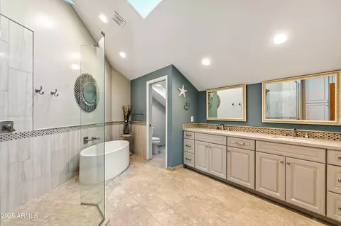 Bath - 140 E Pony Ln, Gilbert, AZ 85295 photo 6 of 9