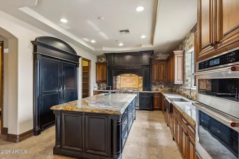 Kitchen - 2717 E Flower Ct, Gilbert, AZ 85298 photo 4 of 7