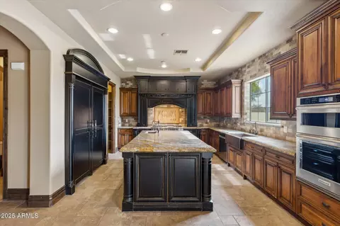 Kitchen - 2717 E Flower Ct, Gilbert, AZ 85298 photo 2 of 7