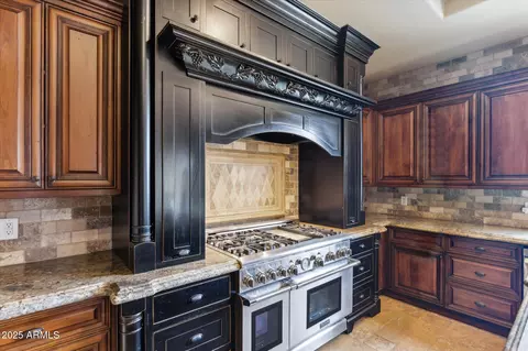 Kitchen - 2717 E Flower Ct, Gilbert, AZ 85298 photo 6 of 7
