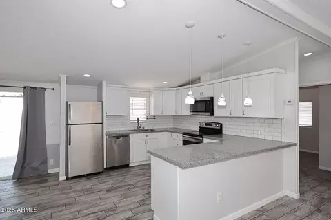 244 N Hawes Rd, Mesa, AZ 85207