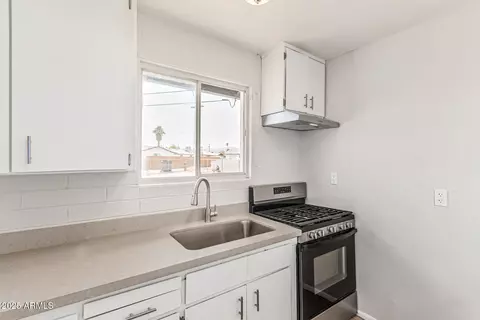 Kitchen - 4641 S 17th Pl, Phoenix, AZ 85040 photo 3 of 3