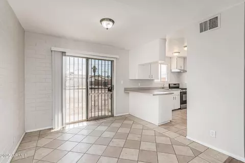 Dining - 4641 S 17th Pl, Phoenix, AZ 85040 photo 1 of 1