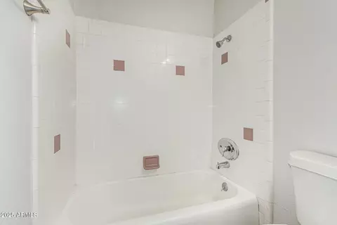 Bath - 4641 S 17th Pl, Phoenix, AZ 85040 photo 4 of 4