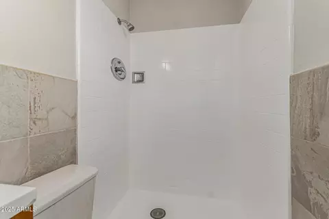 Bath - 4641 S 17th Pl, Phoenix, AZ 85040 photo 2 of 4