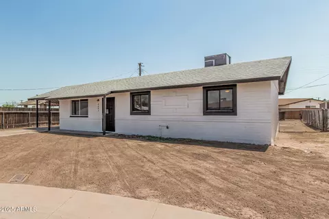 Exterior - 4641 S 17th Pl, Phoenix, AZ 85040 photo 4 of 6
