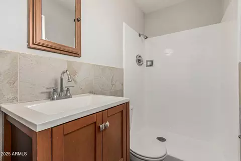 Bath - 4641 S 17th Pl, Phoenix, AZ 85040 photo 1 of 4