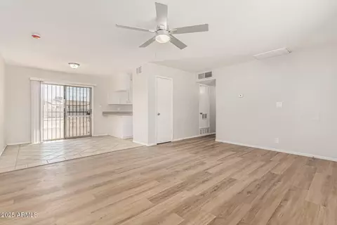 Living - 4641 S 17th Pl, Phoenix, AZ 85040 photo 2 of 3