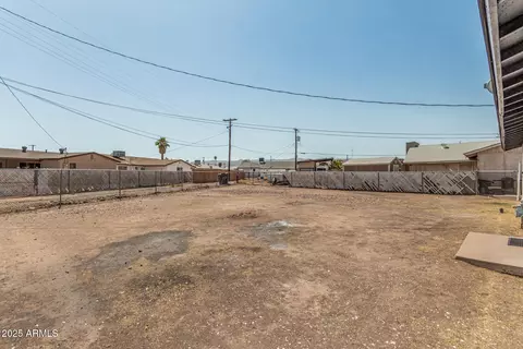 Exterior - 4641 S 17th Pl, Phoenix, AZ 85040 photo 5 of 6