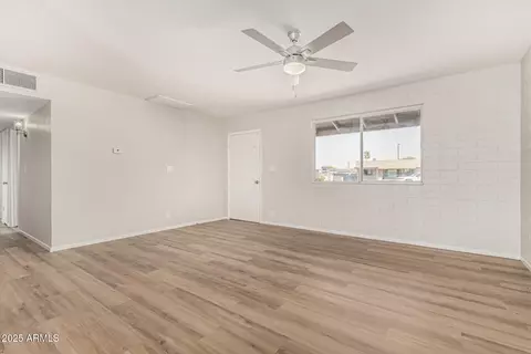 Living - 4641 S 17th Pl, Phoenix, AZ 85040 photo 1 of 3