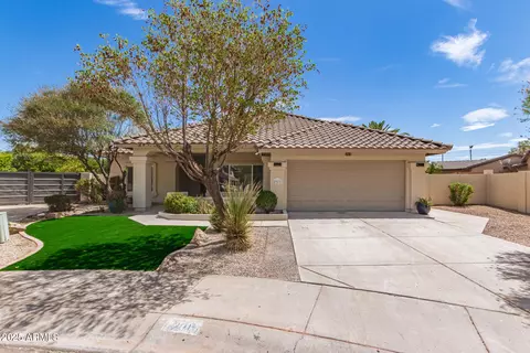 2313 E Cortez Dr, Gilbert, AZ 85234 photo 1