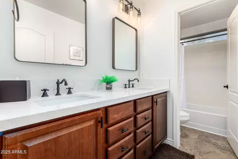 Bath - 4014 E Walter Way, Phoenix, AZ 85050 photo 2 of 2