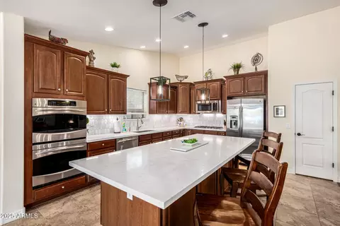 Kitchen - 4014 E Walter Way, Phoenix, AZ 85050 photo 2 of 4