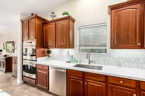 Kitchen - 4014 E Walter Way, Phoenix, AZ 85050 photo 4 of 4