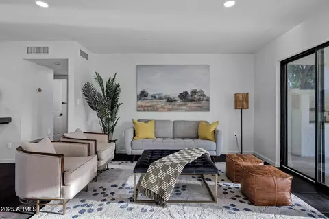 Living - 8024 N 7th Ave, Phoenix, AZ 85021 photo 4 of 4