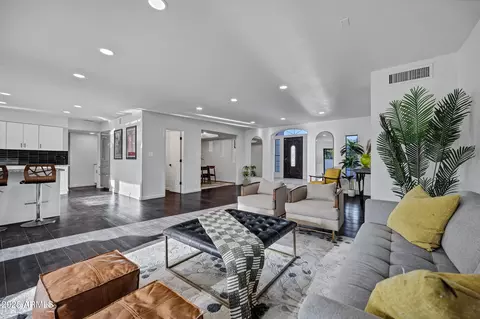 Living - 8024 N 7th Ave, Phoenix, AZ 85021 photo 1 of 4