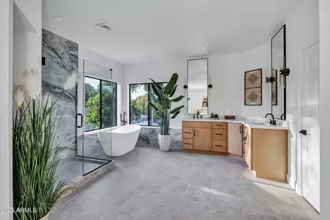 Bath - 8024 N 7th Ave, Phoenix, AZ 85021 photo 2 of 8