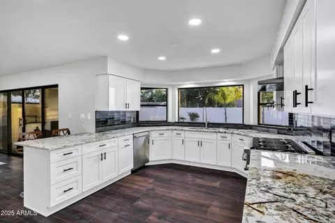 Kitchen - 8024 N 7th Ave, Phoenix, AZ 85021 photo 3 of 5