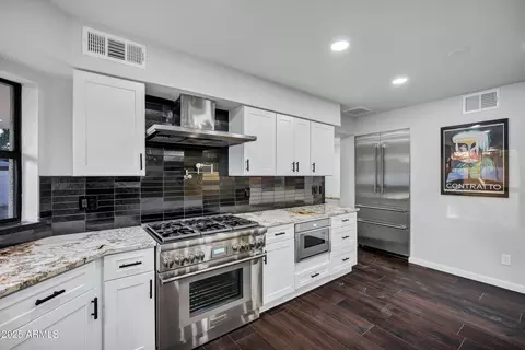 Kitchen - 8024 N 7th Ave, Phoenix, AZ 85021 photo 2 of 5