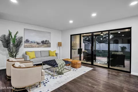 Living - 8024 N 7th Ave, Phoenix, AZ 85021 photo 3 of 4