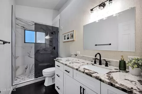 Bath - 8024 N 7th Ave, Phoenix, AZ 85021 photo 6 of 8