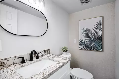 Bath - 8024 N 7th Ave, Phoenix, AZ 85021 photo 7 of 8