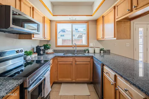 Kitchen - 4462 E Belleview St, Phoenix, AZ 85008 photo 1 of 2