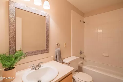 Bath - 4462 E Belleview St, Phoenix, AZ 85008 photo 3 of 3