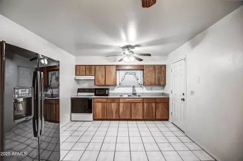Kitchen - 9111 E Crescent Ave, Mesa, AZ 85208 photo 2 of 3