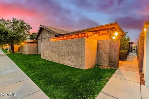 826 S Casitas Dr #A, Tempe, AZ 85281