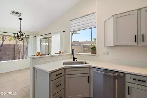 Kitchen - 4441 E Tether Trl, Phoenix, AZ 85050 photo 3 of 4