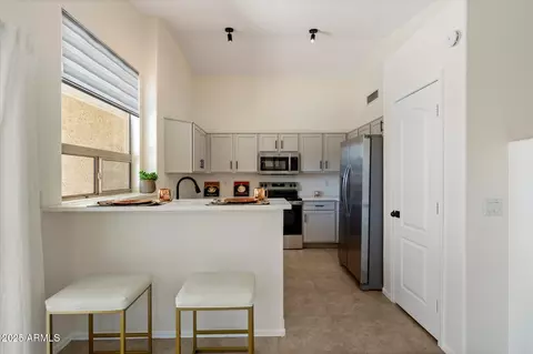 Kitchen - 4441 E Tether Trl, Phoenix, AZ 85050 photo 2 of 4