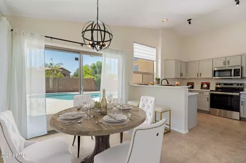Dining - 4441 E Tether Trl, Phoenix, AZ 85050 photo 1 of 1