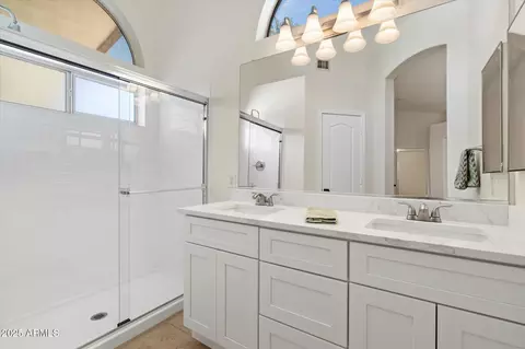 Bath - 4441 E Tether Trl, Phoenix, AZ 85050 photo 1 of 2