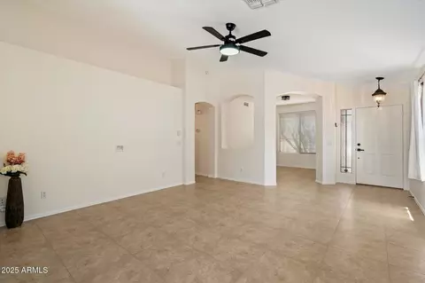 Living - 4441 E Tether Trl, Phoenix, AZ 85050 photo 2 of 4