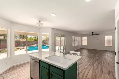 Kitchen - 1241 E Bluefield Ave, Phoenix, AZ 85022 photo 4 of 5