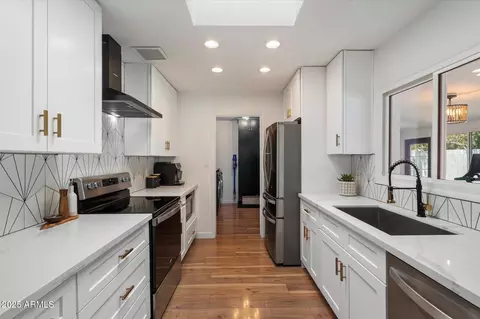 Kitchen - 3702 E Sahuaro Dr, Phoenix, AZ 85028 photo 5 of 5