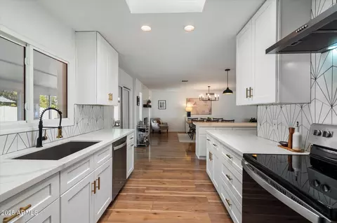 Kitchen - 3702 E Sahuaro Dr, Phoenix, AZ 85028 photo 4 of 5