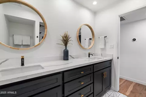 Bath - 3702 E Sahuaro Dr, Phoenix, AZ 85028 photo 3 of 4