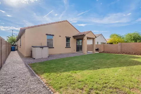 Exterior - 4611 S 25th Dr, Phoenix, AZ 85041 photo 5 of 10