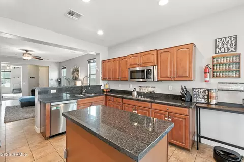 Kitchen - 4611 S 25th Dr, Phoenix, AZ 85041 photo 2 of 6