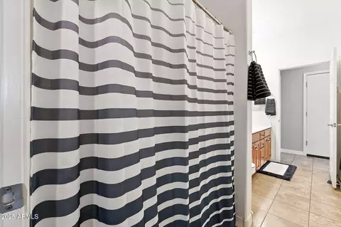 Bath - 4611 S 25th Dr, Phoenix, AZ 85041 photo 1 of 4